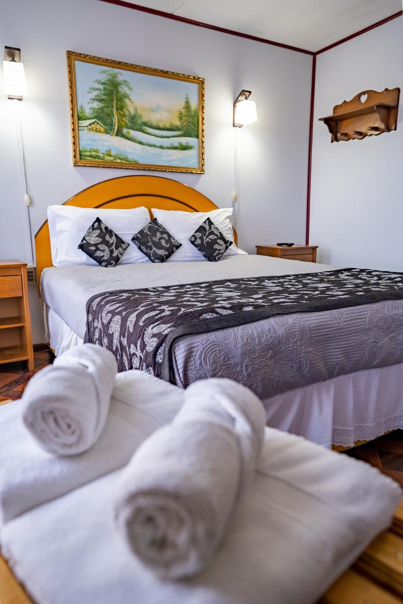 Hostal Alcazar Puerto Natales Eksteriør billede