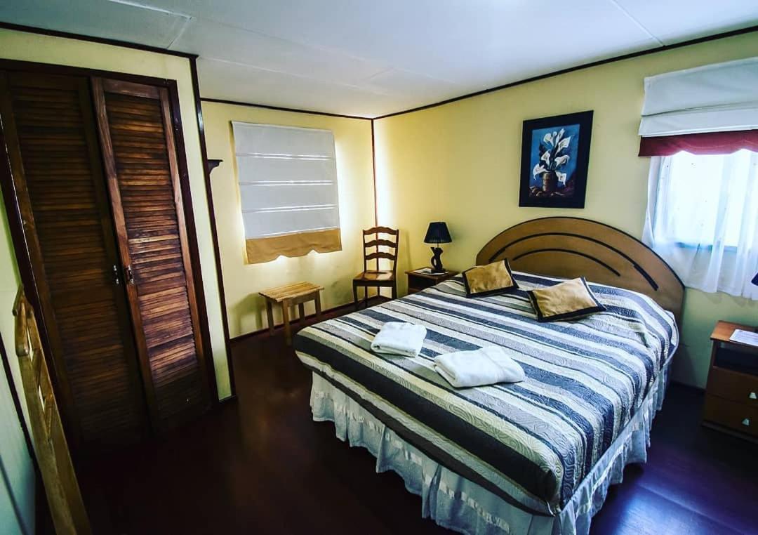 Hostal Alcazar Puerto Natales Eksteriør billede