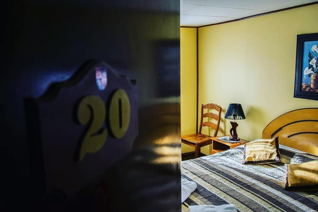 Hostal Alcazar Puerto Natales Eksteriør billede