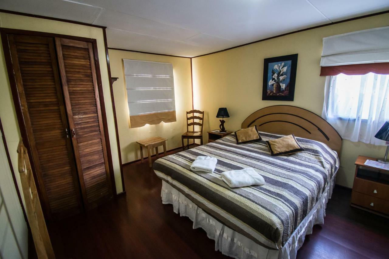Hostal Alcazar Puerto Natales Eksteriør billede